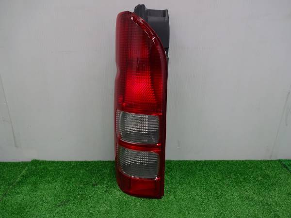 トヨタ ハイエース 200系 純正左テールランプ 259