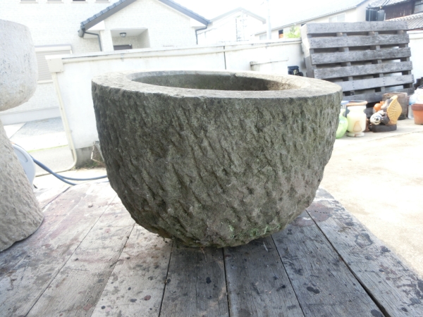 古い 石臼 庭石 蹲 つくばい 手水鉢 石鉢 金魚 メダカ 植木 庭木 売買されたオークション情報 Yahooの商品情報をアーカイブ公開 オークファン Aucfan Com
