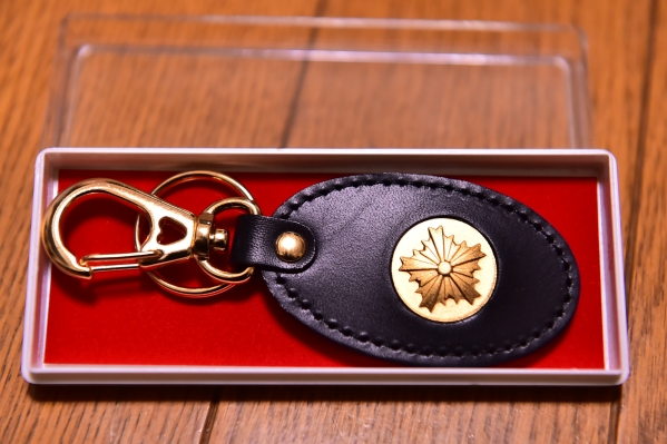 警察　旭日章　皮キーホルダー　