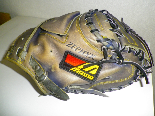 中古ミズノワールドウィン軟式キャッチャーミット湯揉型付け済。