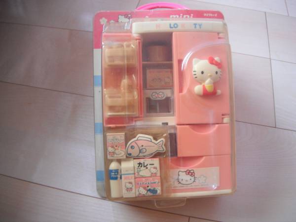 キティ ２０００年ミニ冷蔵庫 ケーキのおもちゃ ハローキティ 売買されたオークション情報 Yahooの商品情報をアーカイブ公開 オークファン Aucfan Com