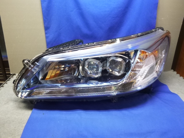 アコード ハイブリット　CR6　左ヘッドライト　LED　W1169
