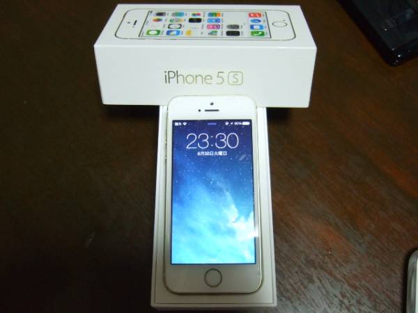 中古美品！☆docomo ドコモ iPhone5S 16GBゴールド_1