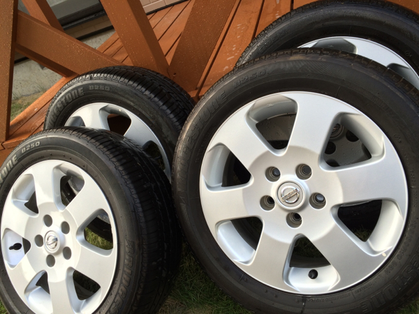 日産セレナ純正ホイールタイヤ１９５／６０Ｒ１６ブリヂストン_1