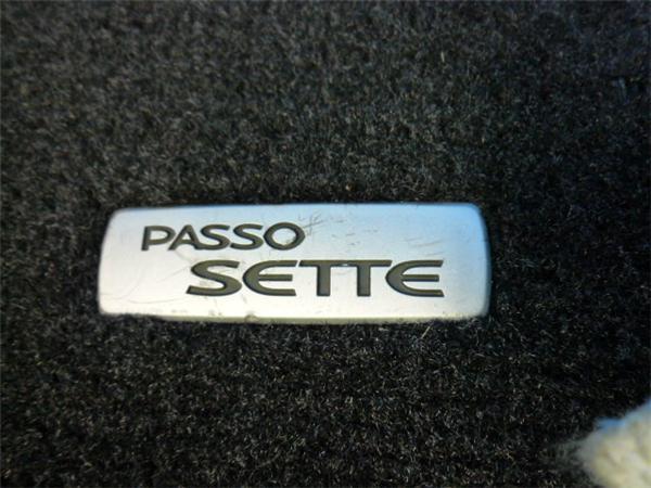 純正　中古　トヨタ　パッソ・セッテ　M502E　フロアマット