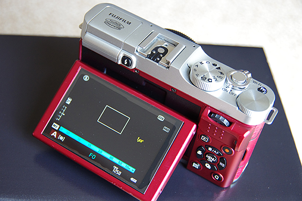 富士フイルム Fujifilm X-A1 ミラーレスデジタルカメラボディ レッド