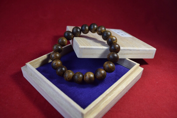 ベトナム産・沈香・数珠・12mm玉・桐箱入★香木・念珠・伽羅