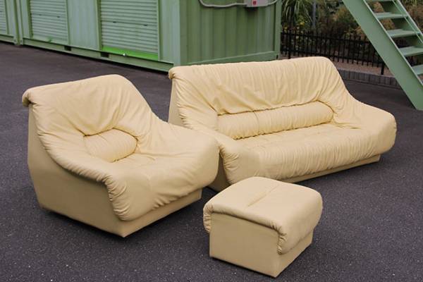 1×2の3人掛けローソファ オットマン付き 大阪発！_2