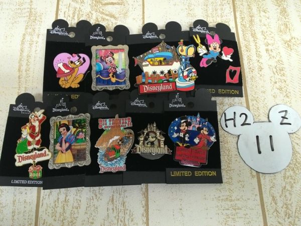 白雪姫&グーフィー他　海外ピンバッジ 9個 クリスマス等 H2Z11