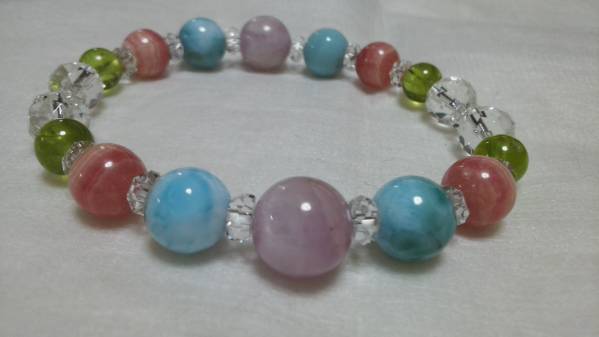 クンツァイト,ラリマー,インカローズ&ペリドットのブレスレット_1
