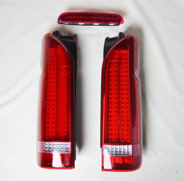 ハイエース２００系縦ラインテール＆ハイマウンド赤レンズ