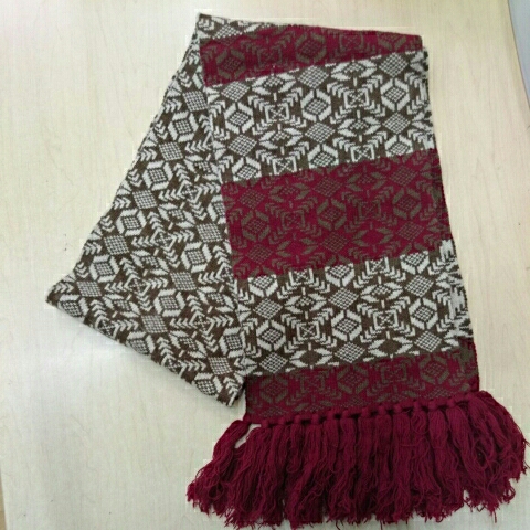 ホワイトマウンテニアリングマフラーwhitemountaineering美品