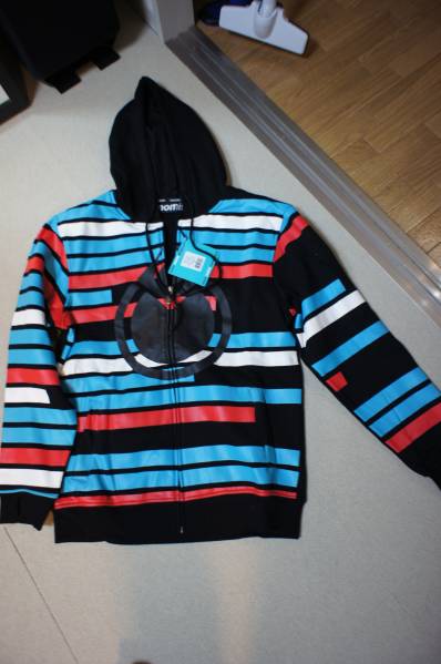 訳あり　新品　NOMIS　パーカー　サイズＭ　ノーミス　ノミス