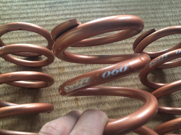 swiftスプリング　ＩＤ65　美品　ヘタリなし　２本