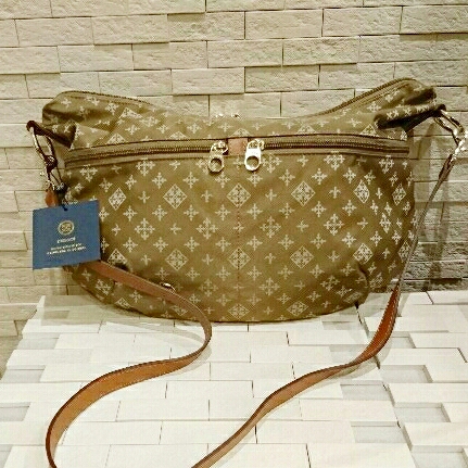 新品タグ付☆ラシット russst ショルダーバッグ ナイロン&牛革