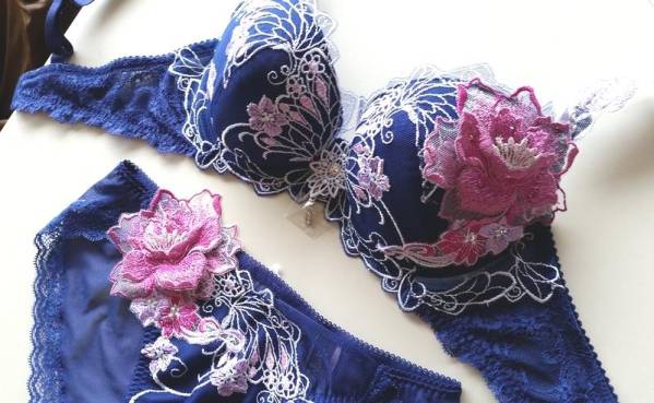 サルート最高級シリーズ ヘラ　D70+ショーツM　定価2.2万　KO