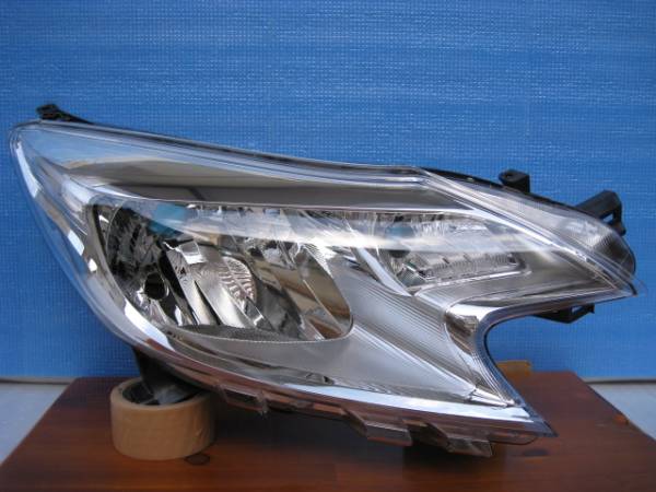 Ｅ１２ノート　右ライトハウジング　中古