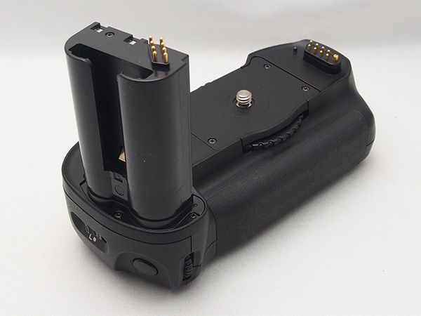 美品 Nikon 純正 MB-D100 縦位置グリップ バッテリーパック D100 Nikon