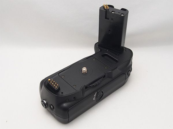 美品 Nikon 純正 MB-D100 縦位置グリップ バッテリーパック D100 Nikon