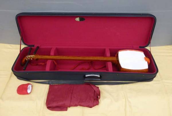 ■三味線 ケース入り 皮破れなし■