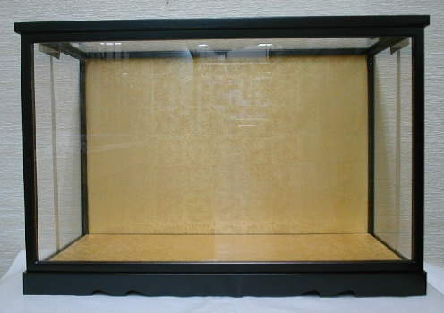 ◎人形ケース（扉付木製枠）★内寸５０ｘ２７ｘ３３cm木目込１１