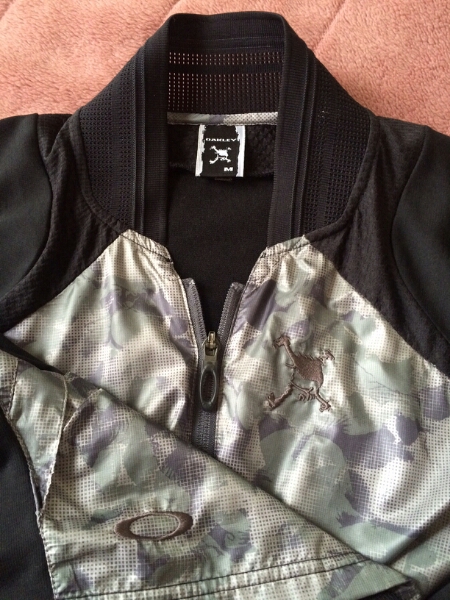 激安新品オークリースカルウィンドジャケットMサイズ