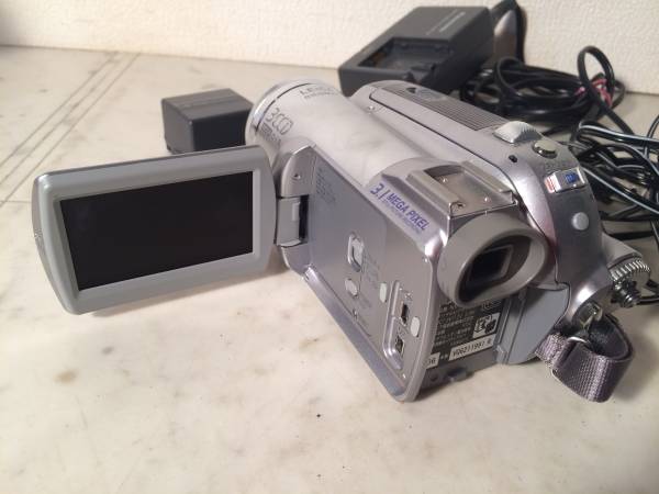 パナソニック DVDビデオカメラ VDR-M95-S(中古品) パナソニック VDR