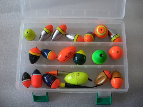 釣研、グレックス、他ウキセット中古品ケース付き