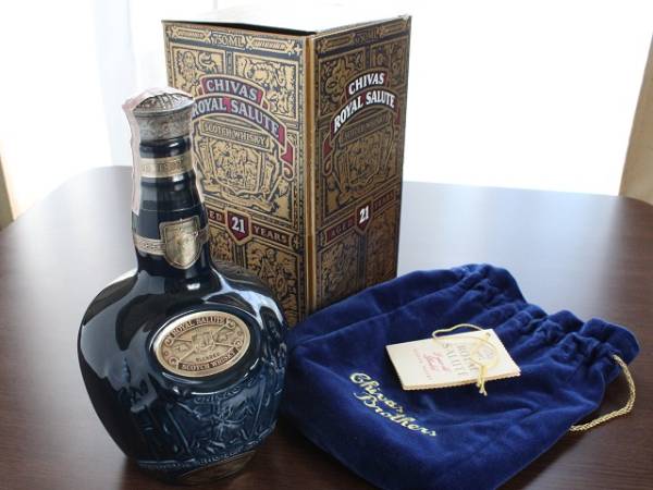 ロイヤルサルート 21年 青陶器 1L 古酒 箱袋付 大手サイト 古酒【ロイヤルサルート 21年】 青陶器ボトル・箱/巾着付き