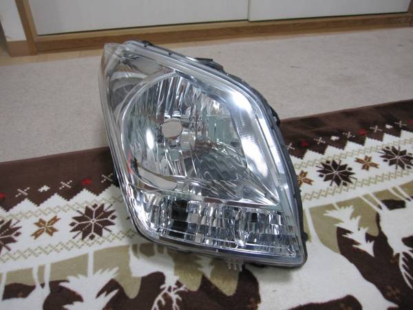 即決!!MH23SワゴンR　ヘッドライト　右側　35120-70K01 送料無料