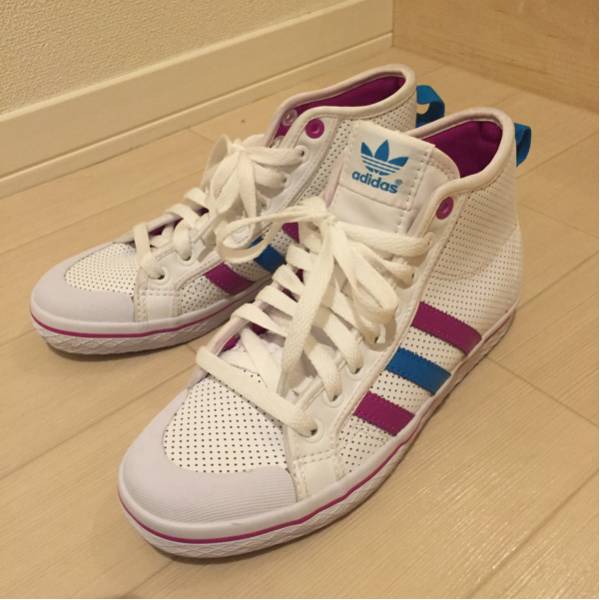 adidas スニーカー レディース 22.5センチ 試着のみ美品