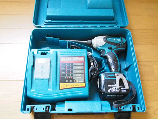 マキタ makita 充電インパクトドライバ TD130D 14.4v