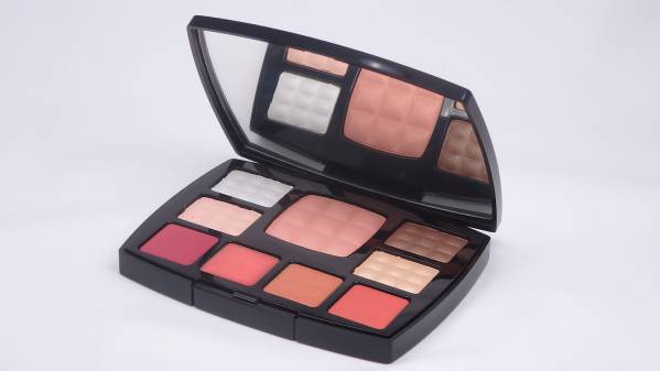 【未使用】CHANEL トラベルメイクアップパレット　ヴォヤージュ シャネル トラベルメイクアップパレット ヴォヤージュ CHANEL - 残多