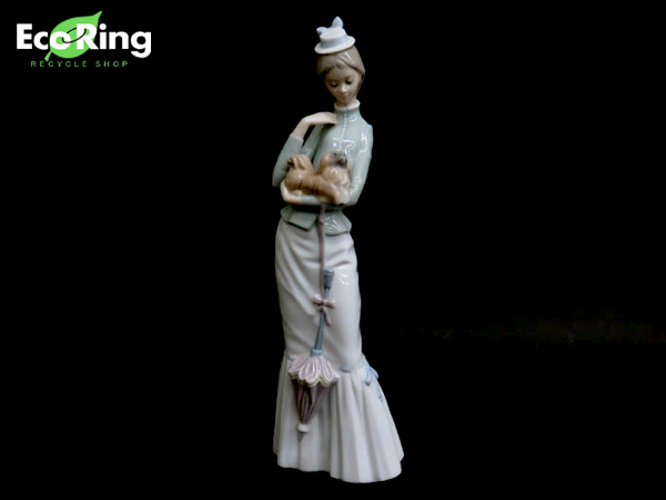 よし LLADRO リヤドロ 置物 - 犬 「子犬を抱く貴婦人」の落札相場・落札価格