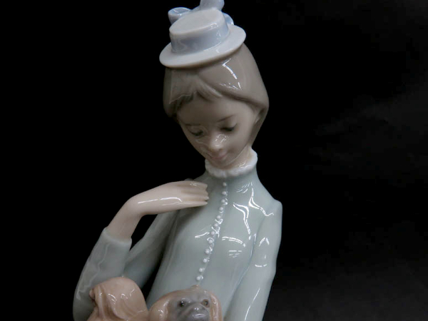 LLADRO リヤドロ 置物 - 犬 「子犬を抱く貴婦人」の落札相場・落札価格