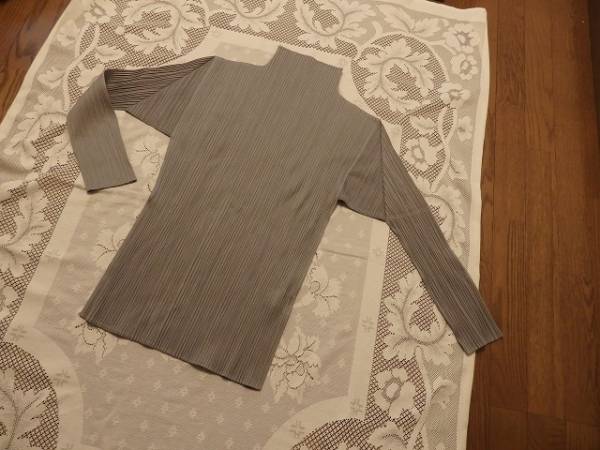 【プリーツプリーズ】★イッセイミヤケ　カットソー/4★