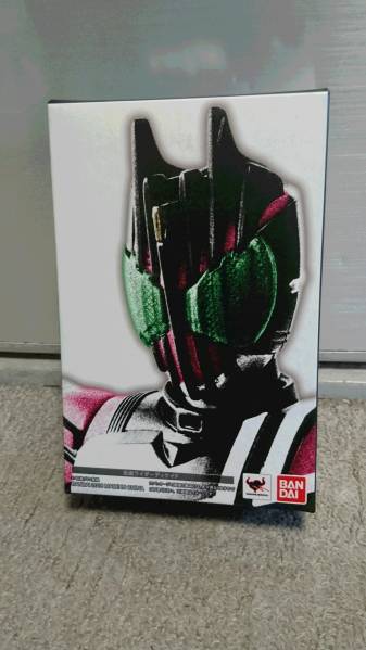 S.H.フィギュアーツ 仮面ライダーディケイド(真骨彫製法) 新品