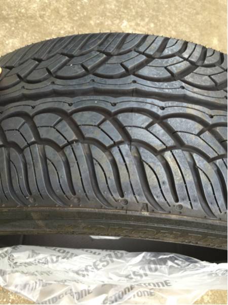 ヨコハマタイヤパラダバリ山4本20インチ245-45-20中古出品。