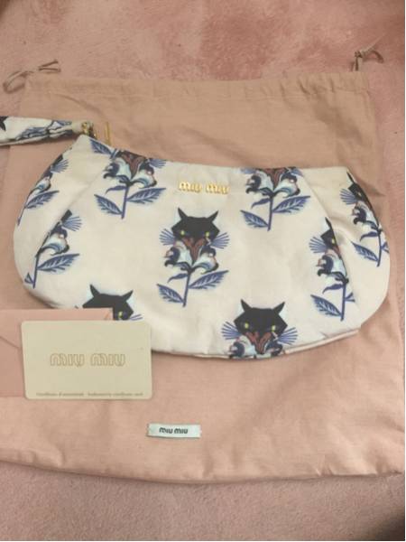 miumiu猫ポーチ ミュウミュウ クラッチ