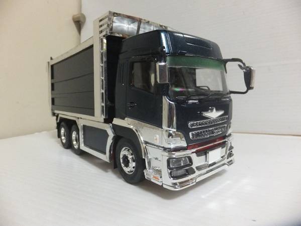 アオシマ1/32 スーパーグレートデカ箱ダンプ