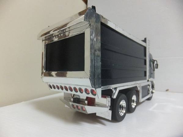 アオシマ1/32 スーパーグレートデカ箱ダンプ