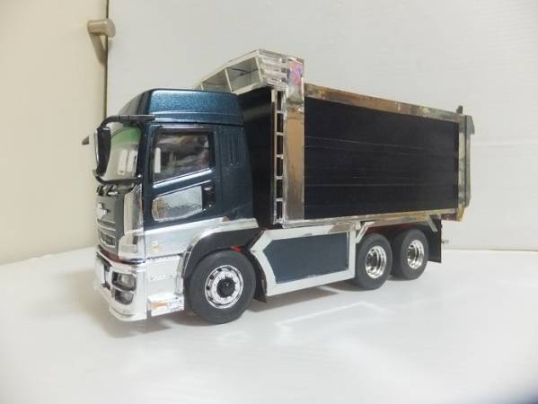 アオシマ1/32 スーパーグレートデカ箱ダンプ