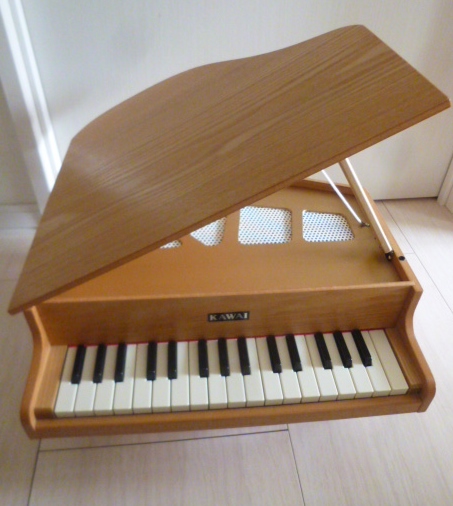 KAWAI カワイ ミニグランドピアノ 32鍵 天然木の美しい木目