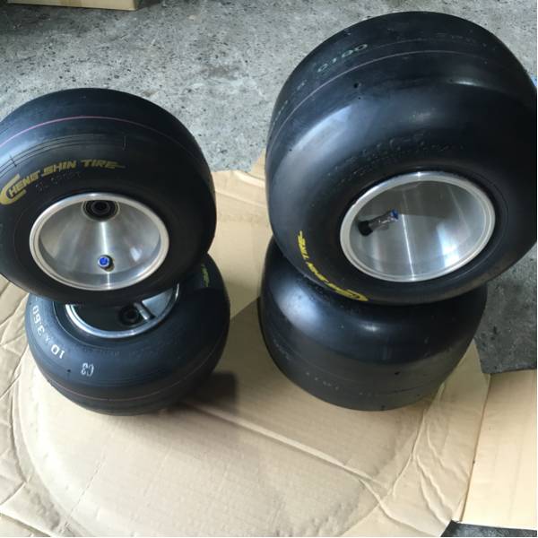 ラジオフライヤーに着いていた新品タイヤに新古品ホイール！