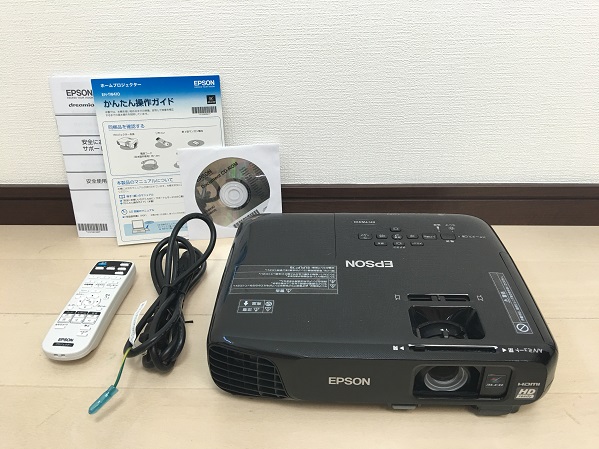EPSON EH-TW410 プロジェクター本体 ケーブル、リモコン、ケース付き EPSON EH-TW410 プロジェクター本体 ケーブル、リモコン、ケース付き