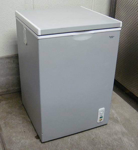 中古店舗用11年三ツ星95L冷凍ストッカー冷凍庫MA-6095チェスト型