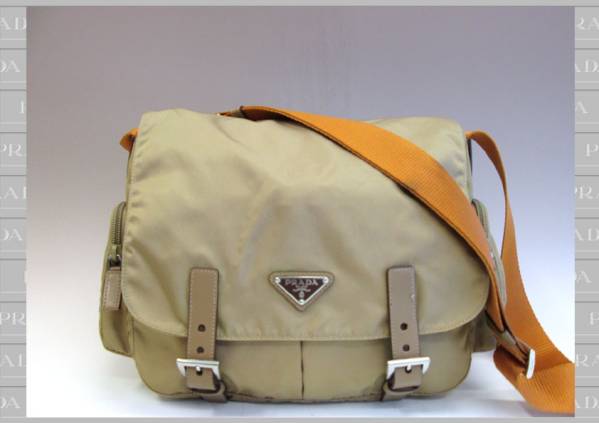 美品 新型 プラダ ナイロンメッセンジャーバッグ 4801-1