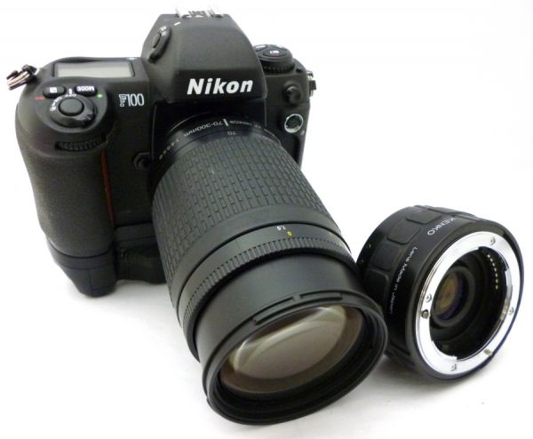 Nikon F100 Nikon AF NIKKOR 70-300mm 付属品付き 2IZZ-166L フィルム