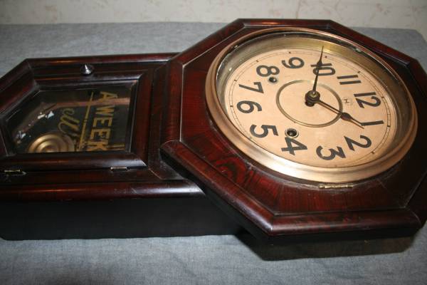 珍しい大坂、マツシタ時計　八角ネジ巻き柱時計　稼働品