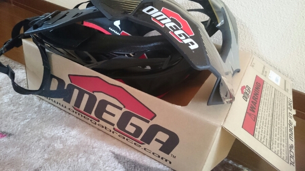 バイクツーリングで首を守るプロテクター OMEGA S1ネックブレース